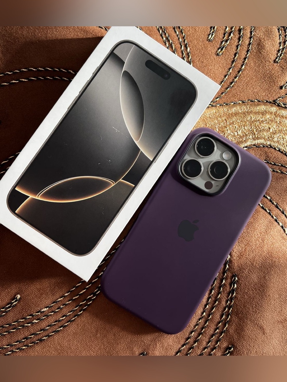 iPhone 16 Pro Original Silicone Magnetic Case - Magsafe with Screen Protector